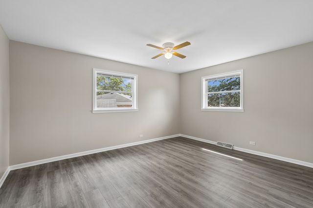 328 N Greenview Avenue, Mundelein, IL 60060