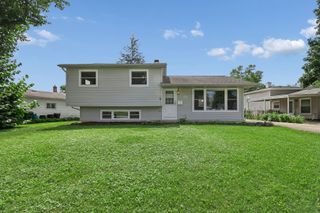 328 N Greenview Avenue, Mundelein, IL 60060