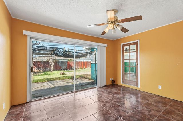 3117 N 8th Street, Fresno, CA 93703