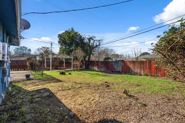 3117 N 8th Street, Fresno, CA 93703