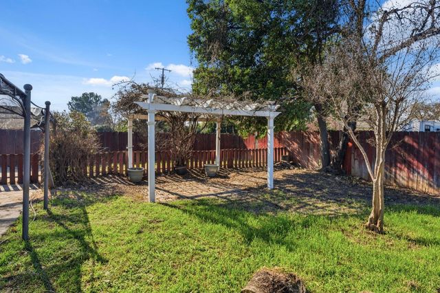 3117 N 8th Street, Fresno, CA 93703