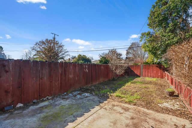 3117 N 8th Street, Fresno, CA 93703