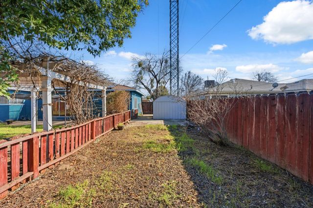 3117 N 8th Street, Fresno, CA 93703