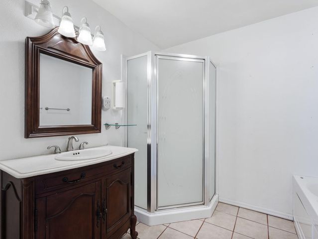 3117 N 8th Street, Fresno, CA 93703