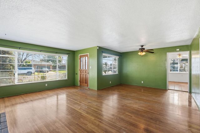 3117 N 8th Street, Fresno, CA 93703