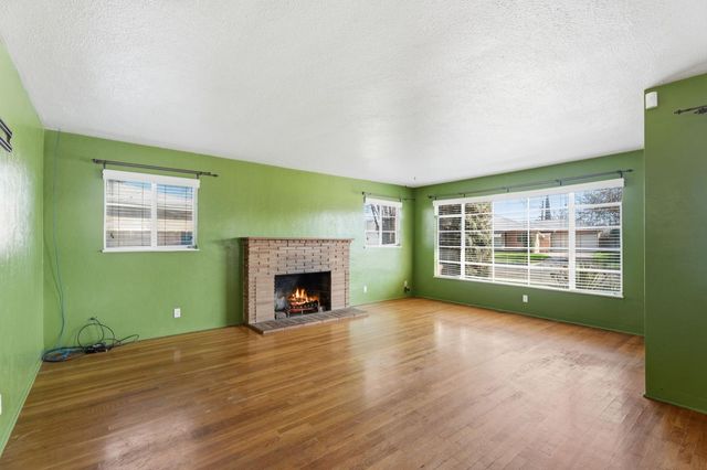 3117 N 8th Street, Fresno, CA 93703