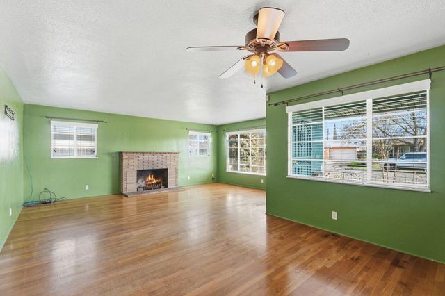 3117 N 8th Street, Fresno, CA 93703