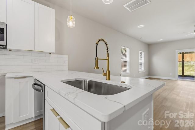 709 Pennsylvania Avenue, Charlotte, NC 28216