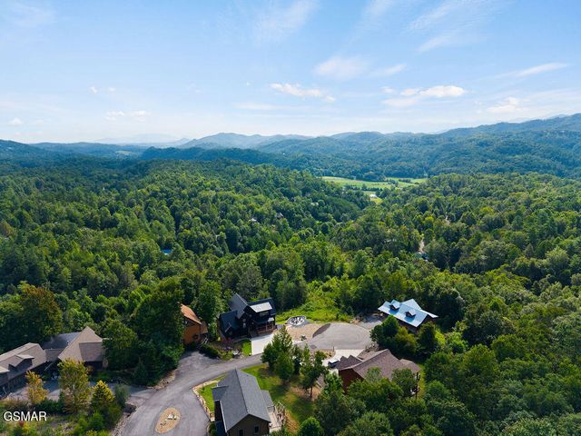 2843 Cedar Falls Way, Sevierville, TN 37862