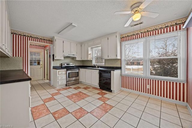 1448 Spring Hill Circle, Kernersville, NC 27284