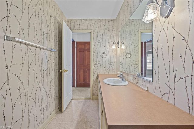 1448 Spring Hill Circle, Kernersville, NC 27284