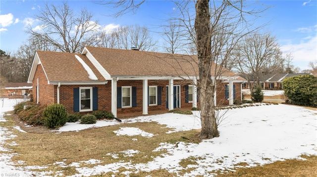1448 Spring Hill Circle, Kernersville, NC 27284