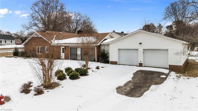 1448 Spring Hill Circle, Kernersville, NC 27284