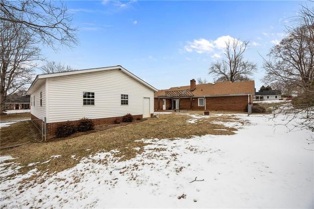 1448 Spring Hill Circle, Kernersville, NC 27284