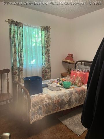 287 Bear Tracks Drive, Charleston, WV 25306