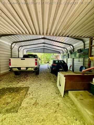 287 Bear Tracks Drive, Charleston, WV 25306