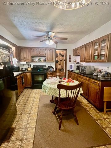 287 Bear Tracks Drive, Charleston, WV 25306