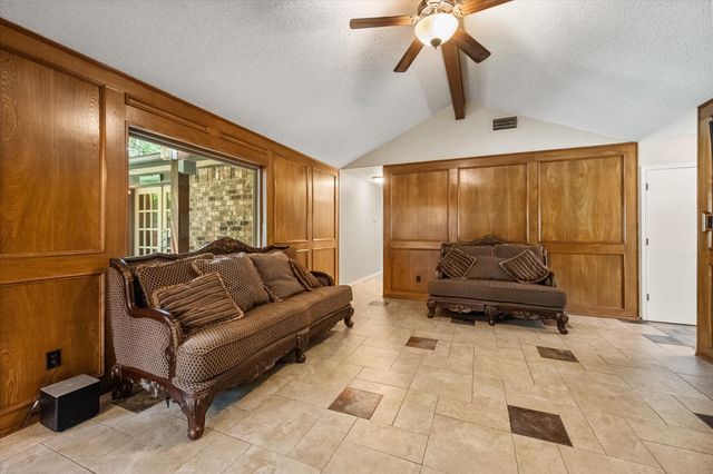 704 Whistler Drive, Arlington, TX 76006