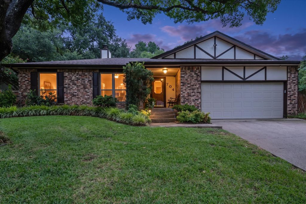 704 Whistler Drive, Arlington, TX 76006