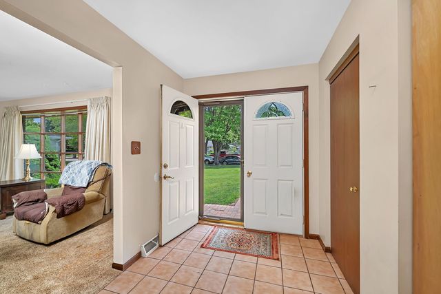 25408 W Willow Drive, Plainfield, IL 60544