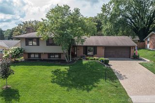 2320 Fairhill Lane, Kettering, OH 45440
