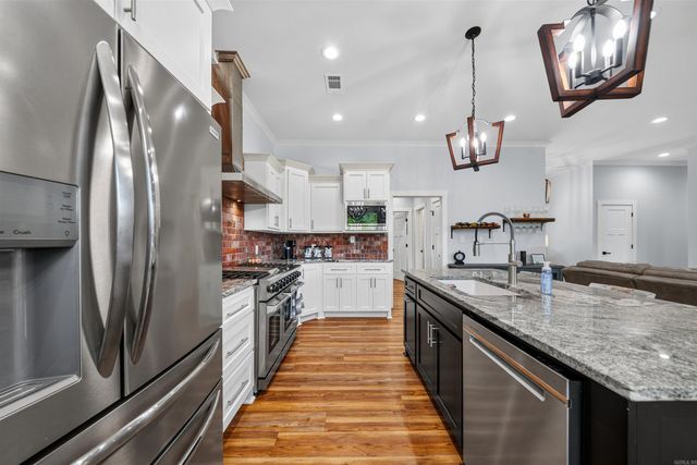 126 Morningside Dr, Hot Springs, AR 71913