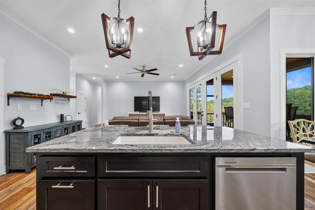 126 Morningside Dr, Hot Springs, AR 71913