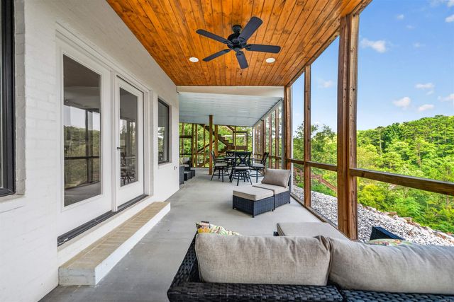 126 Morningside Dr, Hot Springs, AR 71913