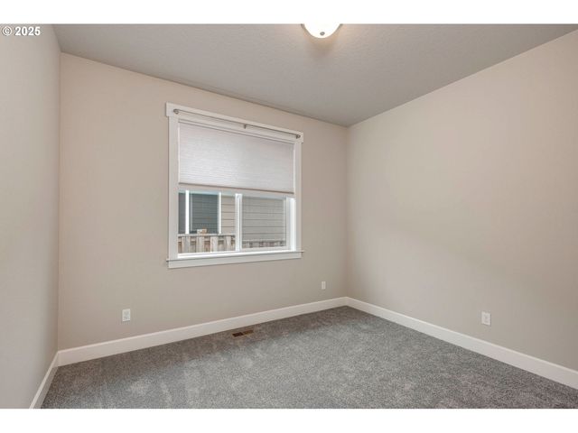 1099 Ne REGAN HILL Loop, Estacada, OR 97023