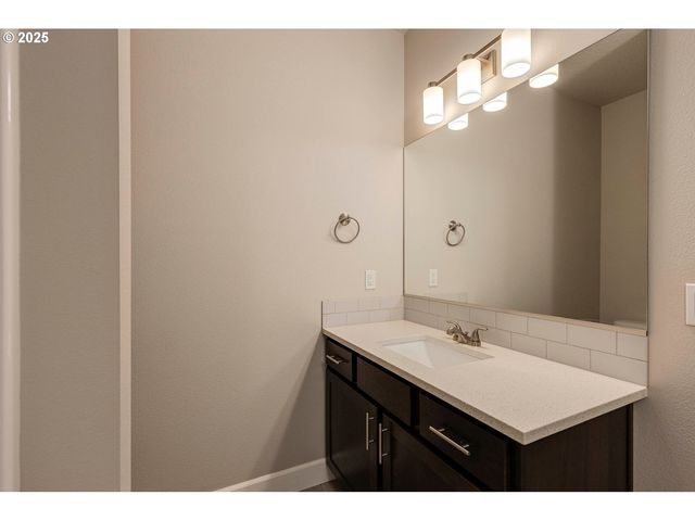 1099 Ne REGAN HILL Loop, Estacada, OR 97023