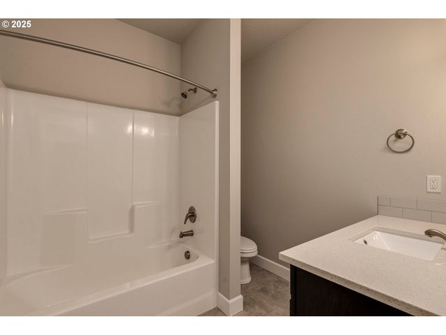 1099 Ne REGAN HILL Loop, Estacada, OR 97023