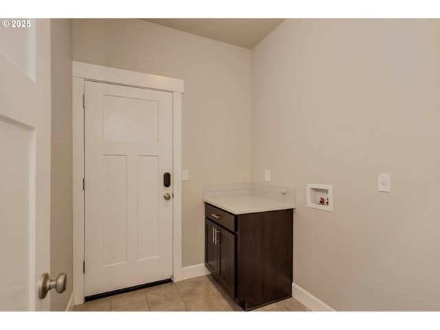 1099 Ne REGAN HILL Loop, Estacada, OR 97023