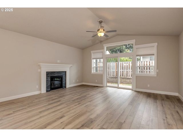 1099 Ne REGAN HILL Loop, Estacada, OR 97023