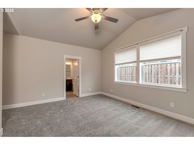 1099 Ne REGAN HILL Loop, Estacada, OR 97023