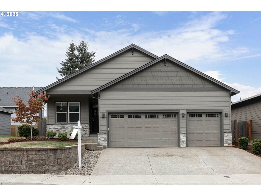 1099 Ne REGAN HILL Loop, Estacada, OR 97023