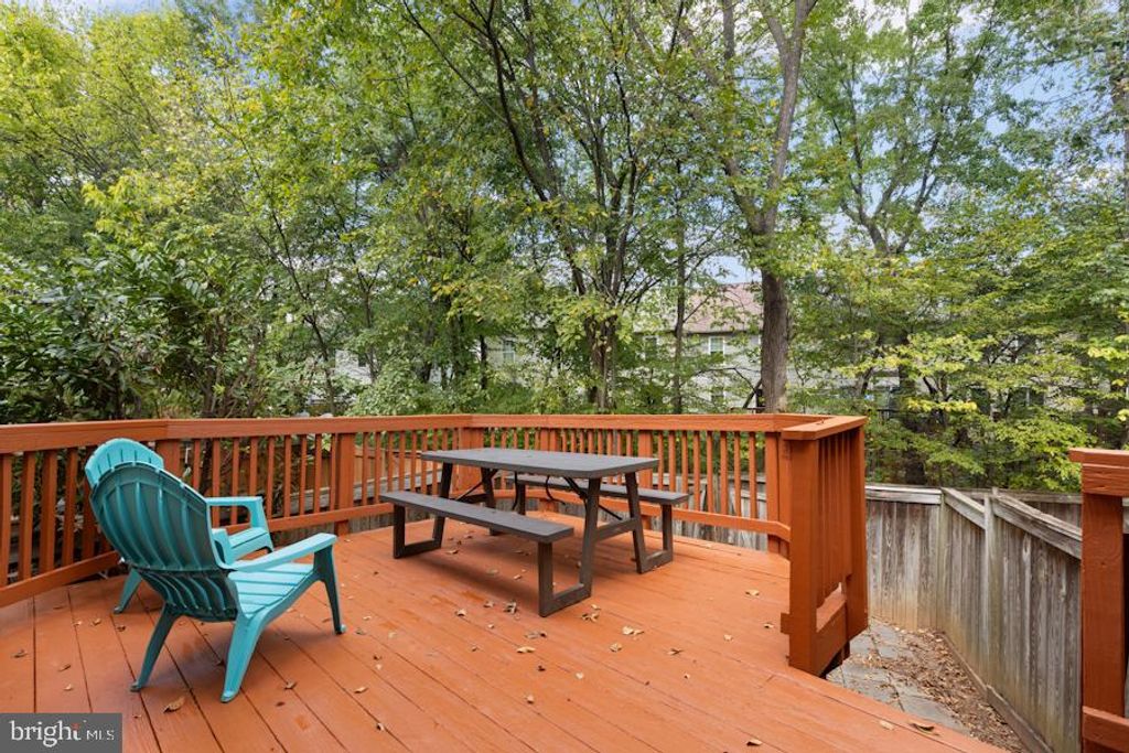 6121 STONEPATH CIR, Centreville, VA 20120
