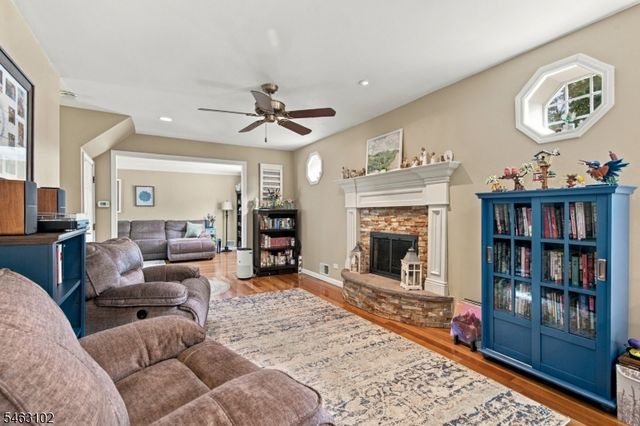 42 Circle Dr, Rockaway Twp., NJ 07866