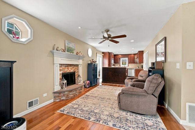 42 Circle Dr, Rockaway Twp., NJ 07866