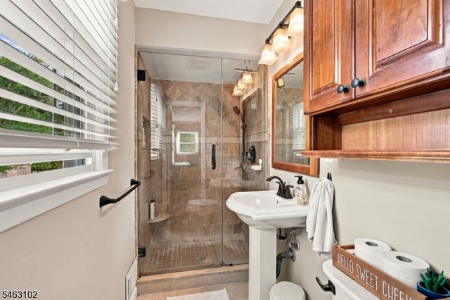 42 Circle Dr, Rockaway Twp., NJ 07866