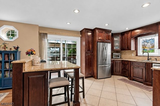 42 Circle Dr, Rockaway Twp., NJ 07866