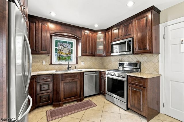 42 Circle Dr, Rockaway Twp., NJ 07866