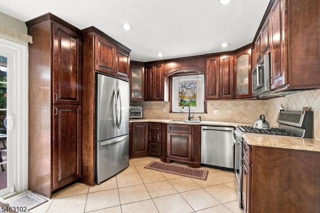 42 Circle Dr, Rockaway Twp., NJ 07866