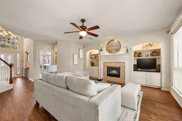 6605 Fox Glen Drive, Arlington, TX 76001
