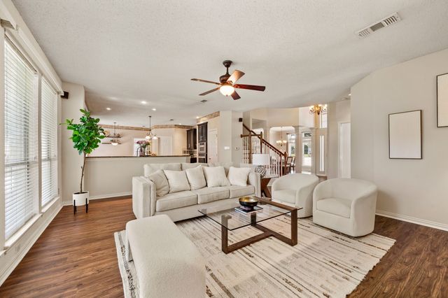 6605 Fox Glen Drive, Arlington, TX 76001