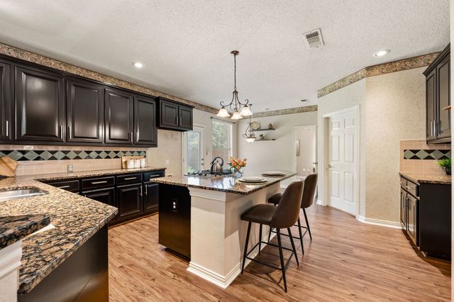 6605 Fox Glen Drive, Arlington, TX 76001