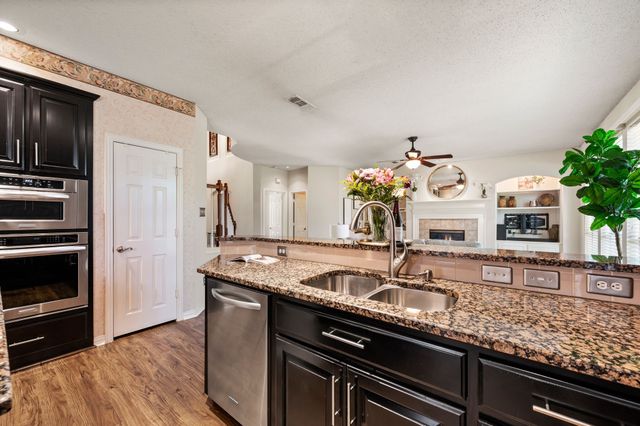6605 Fox Glen Drive, Arlington, TX 76001