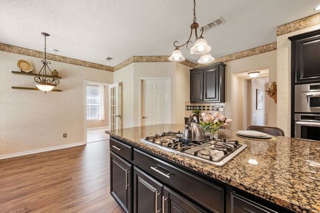 6605 Fox Glen Drive, Arlington, TX 76001