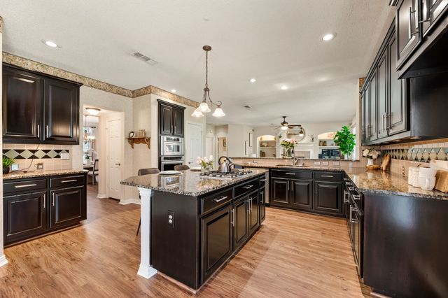 6605 Fox Glen Drive, Arlington, TX 76001