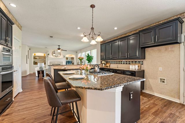 6605 Fox Glen Drive, Arlington, TX 76001