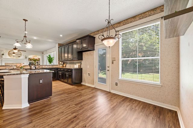 6605 Fox Glen Drive, Arlington, TX 76001